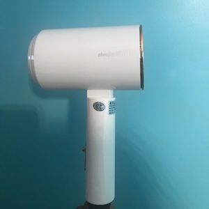 ⭐️NWT! Blow dryer in color white and rose gold